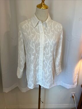 Cold water Creek White Textured Button-Up Shirt